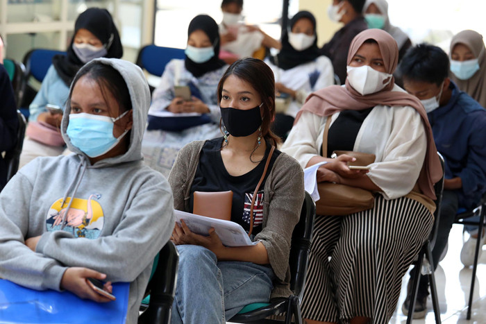 Serbuan vaksinasi Covid-19 di Universitas Negeri Surabaya (Unesa), Jawa Timur, Kamis (9/9/2021).