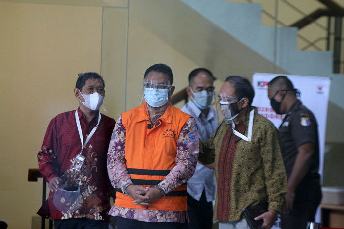 Tersangka Dadan Ramdani usai menjalani pemeriksaan lanjutan di Gedung Merah Putih KPK, Jakarta, Selasa (14/9/2021).