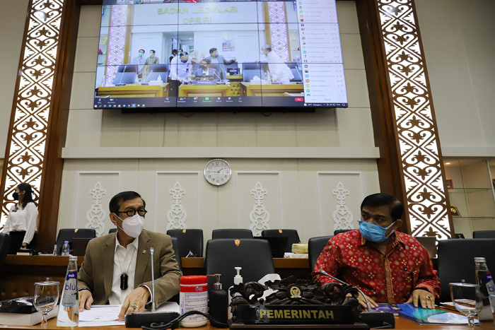 Menteri Hukum dan Hak Asasi Manusia Yasonna H Laoly rapat kerja di ruang Komisi, Nusantara 1, Kompleks Parlemen, Jakarta, Rabu (15/9/2021).