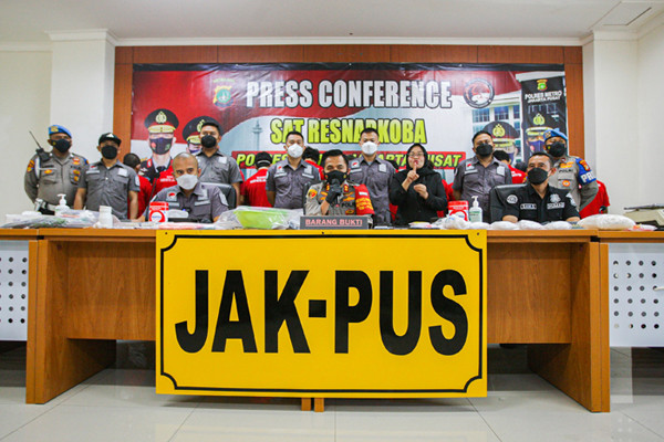 Keterangan pers pengungkapan peredaran Narkotika jenis sabu dan home industry pembuatan pil ekstasi jenis inex palsu di Mapolres Jakarta Pusat, Rabu (15/9/2021)