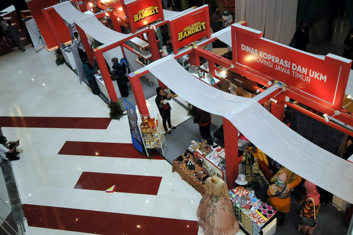 Pameran K-UMKM Expo 2021 di Atrium Grand City Surabaya, Jawa Timur, Rabu (15/9/2021).