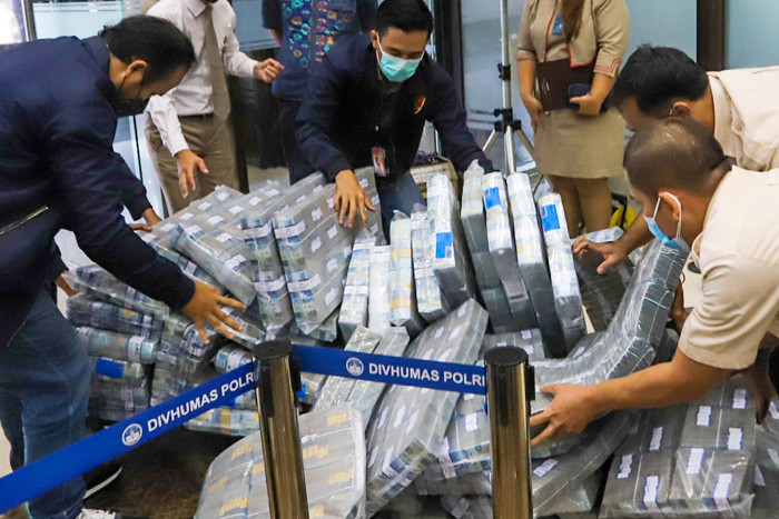 Bareskrim Polri bersama PPATK mengungkap kasus dugaan TPPU dari peredaran obat ilegal yang dilakukan oleh tersangka DP di Jakarta, Kamis (16/9/2021).