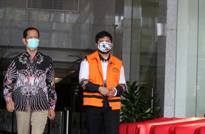 Terdakwa Andri Wibawa anak Bupati Bandung Barat usai menjalani sidang lanjutan secara virtual di Gedung KPK, Jakarta, Jumat (17/9/2021).