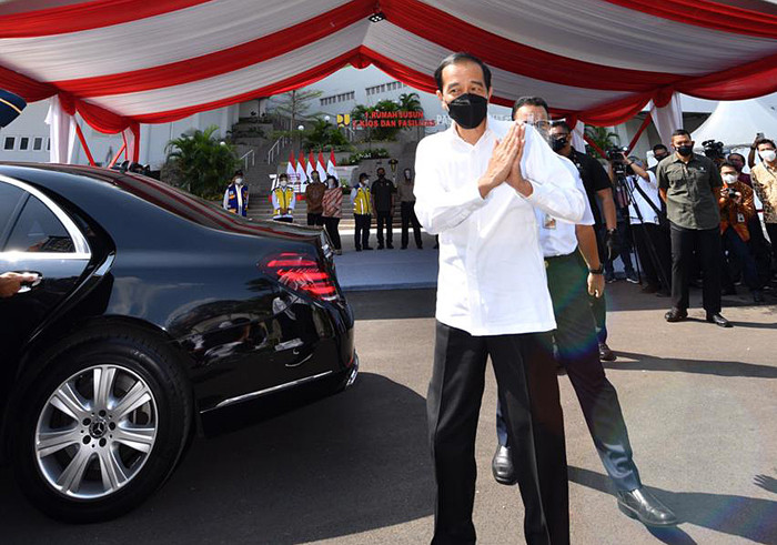 Presiden Joko Widodo saat meresmikan Rumah Susun Pasar Rumput beserta kios pasar dan fasilitas penunjang lainnya di Jakarta Selatan, Senin (20/9/2021).