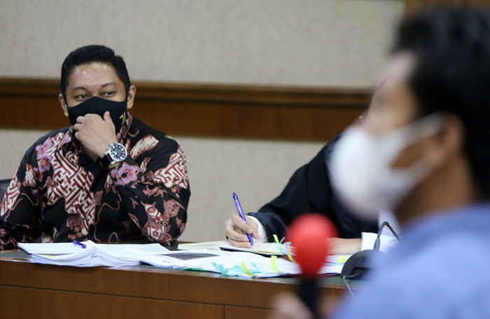 Terdakwa Stepanus Robin Pattuju menjalani sidang lanjutan bersama Maskur Husain di Pengadilan Tipikor, Jakarta, Senin (20/9/2021).