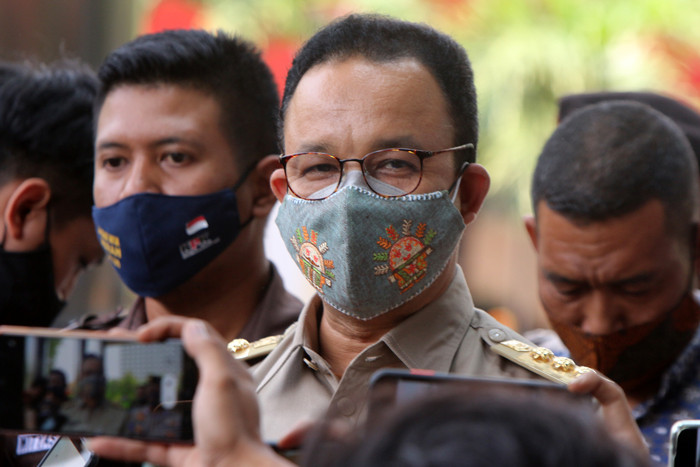Gubernur DKI Jakarta Anies Baswedan saat tiba di Gedung Merah Putih, Kuningan, Jakarta, Selasa (21/9/2021).