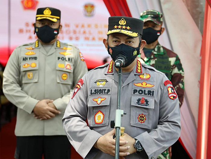 Serbuan vaksinasi dan bakti sosial yang diselenggarakan oleh Paguyuban Alumni AKABRI 1998 di Kabupaten Tangerang, Banten, Selasa (21/9/2021).