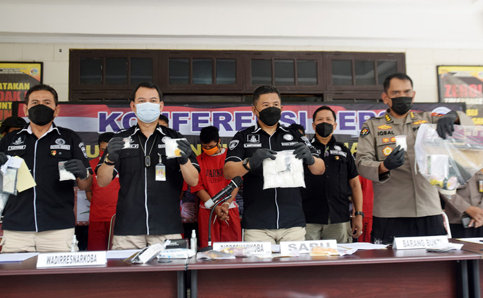 Pengungkapan peredaran narkotika jenis sabu di Kantor Ditresnarkoba Polda Jateng, Semarang, Jawa Tengah, Selasa (21/9/2021).