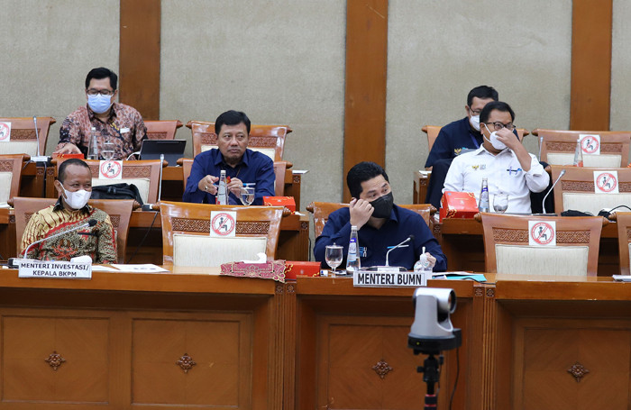 Menteri BUMN Erick Thohir bersama Menteri Investasi/Kepala Badan Koordinasi Penanaman Modal Bahlil Lahadalia saat rapat kerja di Jakarta, Rabu (22/9/2021).