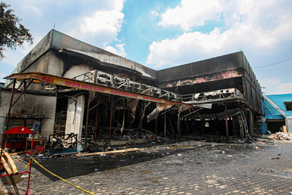 Suasana pasca kebakaran Cahaya Swalayan di Cilandak KKO, Jakarta Selatan, Rabu (22/9/2021).
