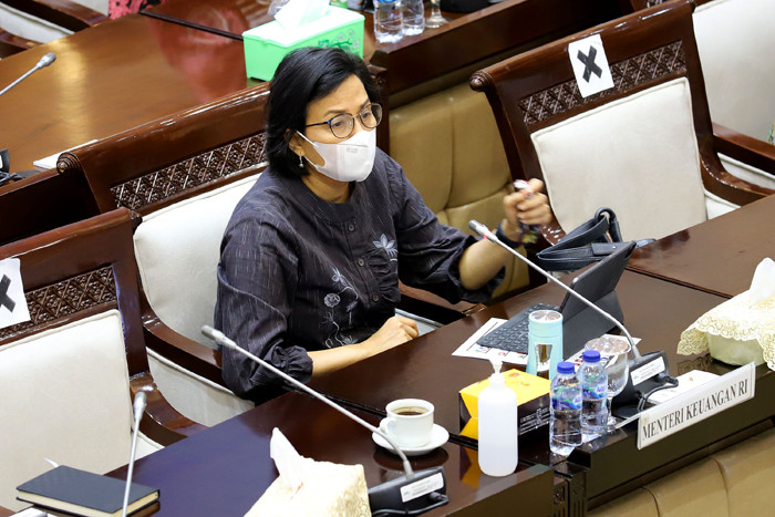 Menteri Keuangan Sri Mulyani mengikuti rapat kerja dengan Komisi XI DPR di Kompleks Parlemen, Senayan, Jakarta, Rabu (22/9/2021).