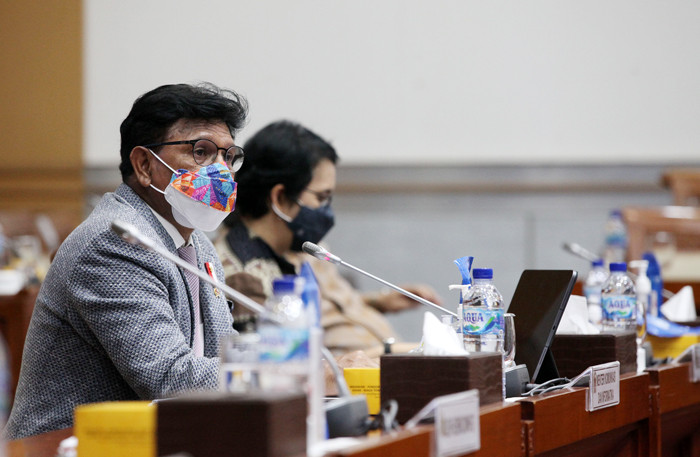 Menteri Komunikasi dan Informatika Johnny G Plate saat mengikuti Rapat Kerja dengan Komisi I DPR di Kompleks Parlemen Senayan, Jakarta, Rabu (22/9/2021).