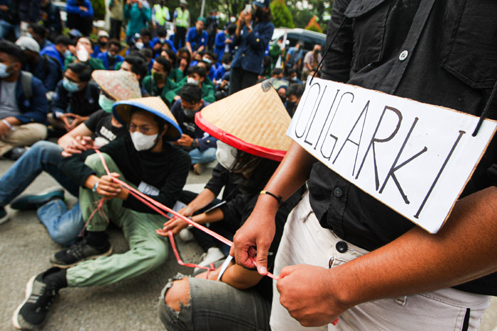 Mahasiswa menggelar aksi demonstrasi di depan Kementerian Pertanian, Jakarta Selatan, Jumat (24/9/2021).