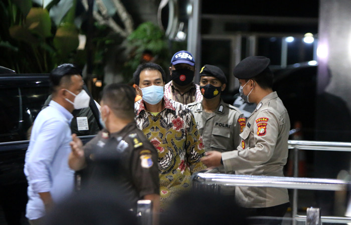 Wakil Ketua DPR RI Azis Syamsuddin saat tiba di Gedung KPK, Jakarta, Jumat (24/9/2021).