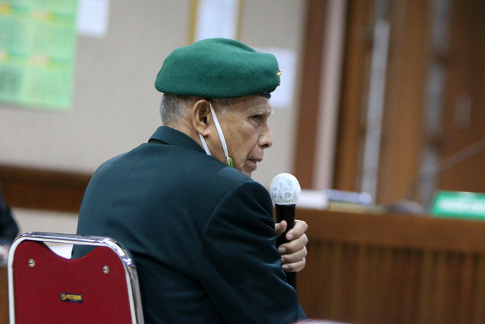 Terdakwa Mayor Jenderal (purn) Kivlan Zen menjalani sidang putusan di Pengadilan Negeri Jakarta Pusat, Jumat (24/9/2021).
