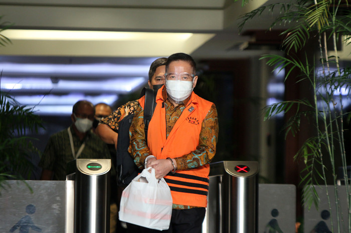 Terdakwa Komisaris PT Arta Niaga Nusantara Handoko Setiono usai menjalani sidang lanjutan secara virtual di Gedung Merah Putih, Jakarta, Jumat (24/9/2021).