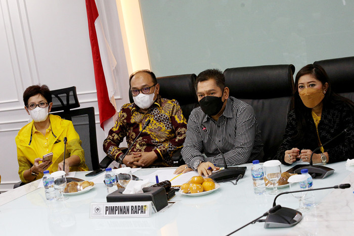 Keterangan pers pasca penahanan Azis Syamsuddin oleh KPK, di Ruang Fraksi Partai Golkar, kompleks Parlemen, Senayan, Jakarta, Sabtu (25/9/2021).