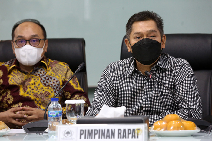 Keterangan pers pasca penahanan Azis Syamsuddin oleh KPK, di Ruang Fraksi Partai Golkar, kompleks Parlemen, Senayan, Jakarta, Sabtu (25/9/2021).