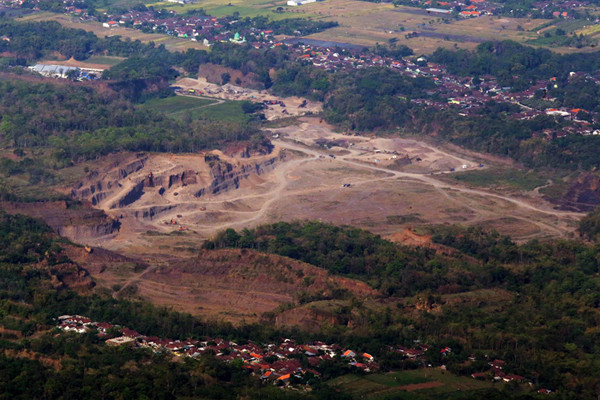 Penampakan pertambangan galian C di kawasan Ngoro, Mojokerto, Jawa Timur, Minggu (26/9/2021).