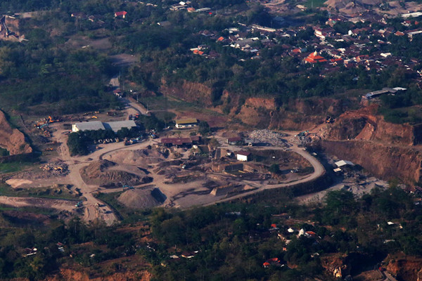 Penampakan pertambangan galian C di kawasan Ngoro, Mojokerto, Jawa Timur, Minggu (26/9/2021).