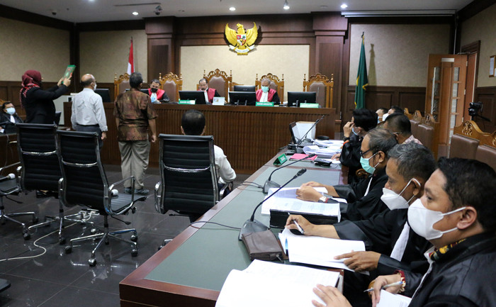 Terdakwa Angin Prayitno Aji menjalani sidang lanjutan di Pengadilan Tipikor, Jakarta, Senin (27/9/2021).