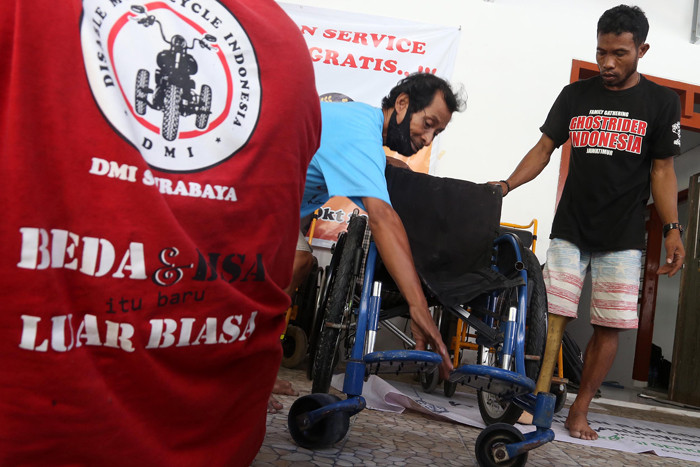 Pelatihan servis kursi roda di Surabaya, Jawa Timur, Selasa (28/9/2021).