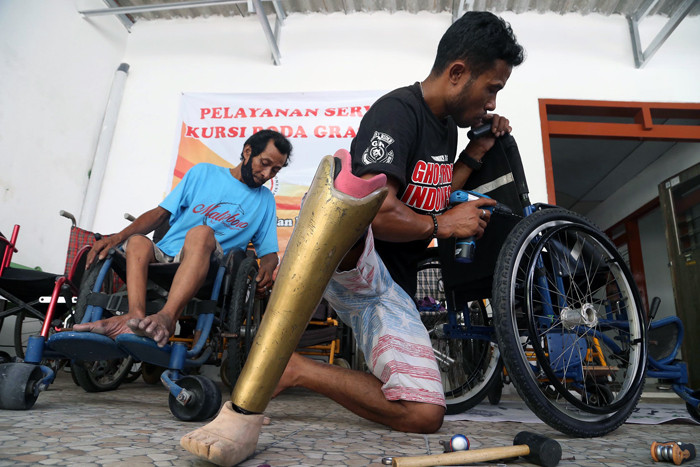 Pelatihan servis kursi roda di Surabaya, Jawa Timur, Selasa (28/9/2021).