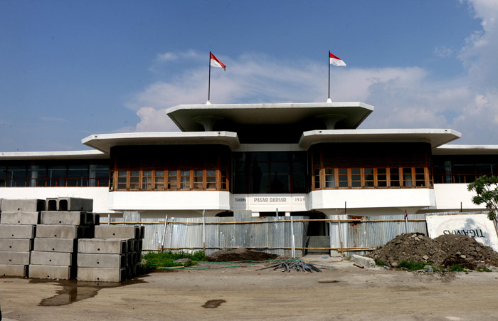 Sejumlah pedagang saat melakukan daftar ulang yang nantinya akan menghuni Pasar Johar, Kota Semarang, Jawa Tengah, Senin (27/9/2021).