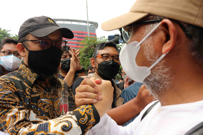 57 pegawai KPK yang dipecat dari lembaga meninggalkan Gedung Merah Putih KPK, Jakarta Selatan, Kamis (30/9/2021).