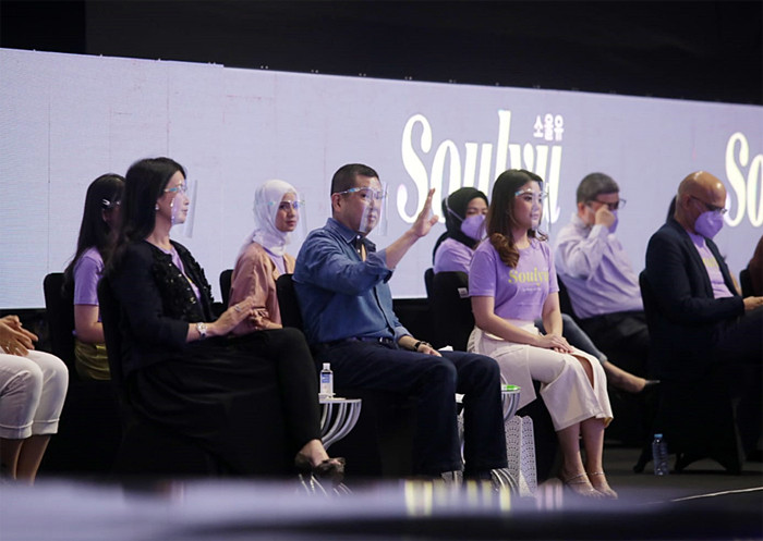 Soulyu merek in-house khusus kecantikan The F Thing baru saja diperkenalkan pada Kamis, (30/9/2021). Acara ini disiarkan secara live melalui aplikasi RCTI+.