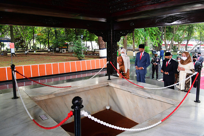 Presiden Joko Widodo memimpin upacara peringatan Hari Kesaktian Pancasila Tahun 2021 di Monumen Pancasila Sakti, Lubang Buaya, Jakarta Timur, Jumat (1/10/2021).