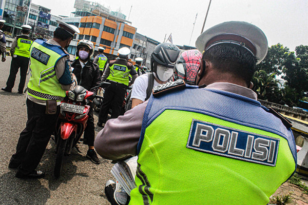 Aparat kepolisian saat mengelar Operasi Patuh Jaya 2021 di Jakarta, Jumat (1/10/2021).