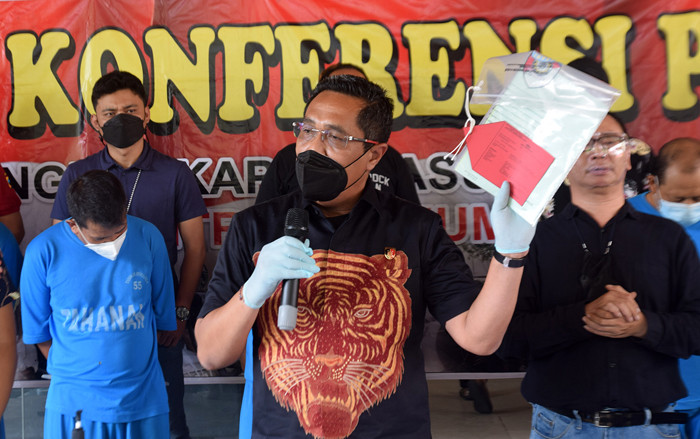 Dirreskrimum Polda Jateng menunjukkan barang bukti saat gelar pengungkapan di Mapolda Jateng, Semarang, Jawa Tengah, Jumat (1/10/2021).