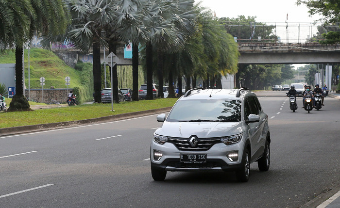 Serah terima unit mobil Renault Triber RXZ AMT di Jakarta, Kamis (30/9/2021).