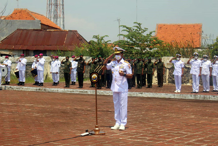 Upacara Ziarah dan tabur bunga di TMP Prawira Reksa Negara Jalan Kusuma Bangsa Kota Pekalongan, Minggu (3/10/2021).