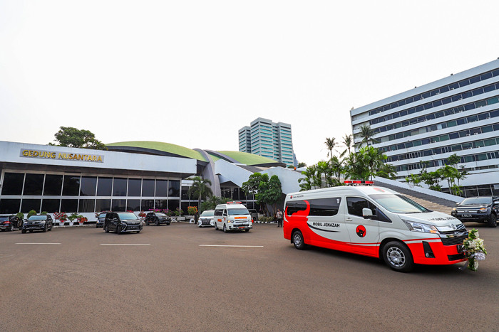 Jenazah Sabam Sirait disemayamkan di Gedung Nusantara, Kompleks Parlemen, Senayan, Jakarta, Minggu (3/10/2021).