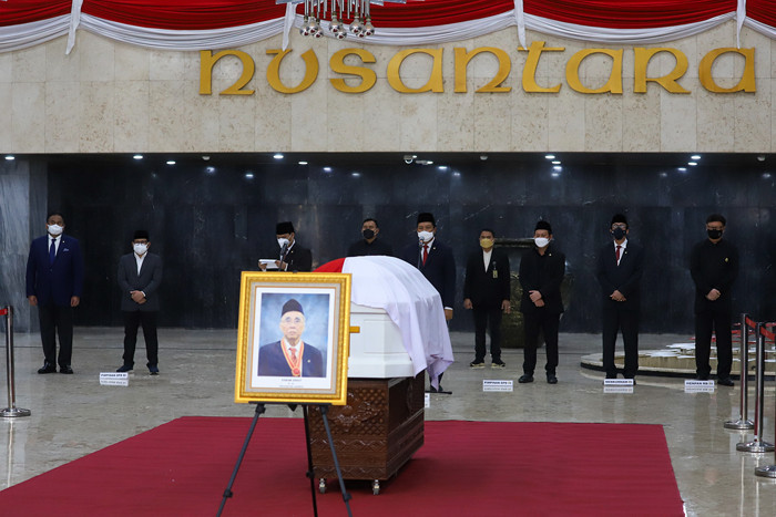 Jenazah Sabam Sirait disemayamkan di Gedung Nusantara, Kompleks Parlemen, Senayan, Jakarta, Minggu (3/10/2021).