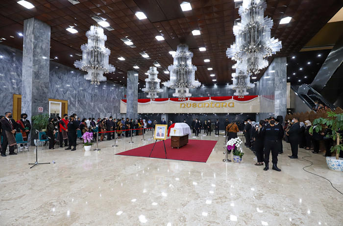 Jenazah Sabam Sirait disemayamkan di Gedung Nusantara, Kompleks Parlemen, Senayan, Jakarta, Minggu (3/10/2021).