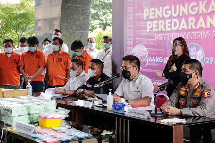 Pengungkapan peredaran Narkotika jaringan Sumatera Barat-Jakarta-Bogor di Badan Reserse Kriminal Polri, Jakarta Selatan, Senin (4/10/2021).