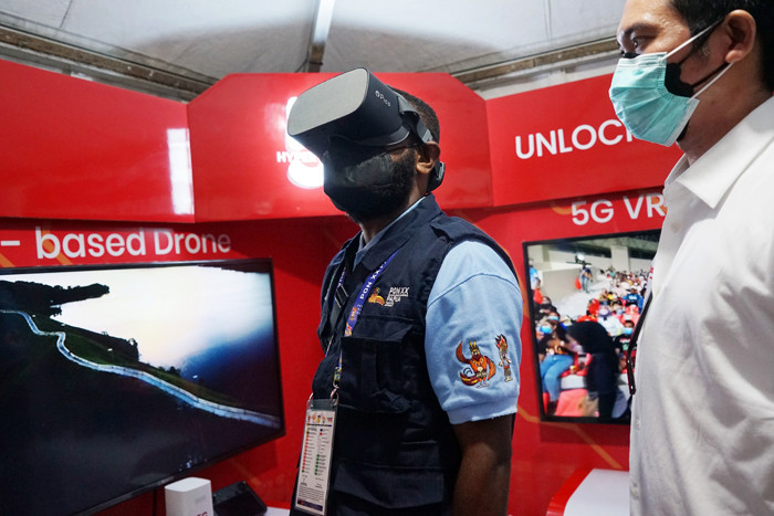 Telkomsel menjadi yang pertama menghadirkan jaringan 5G di Bumi Cenderawasih melalui showcase â€˜Telkomsel 5G Experience Centerâ€™ di Stadion Lucas Enembe Papua.