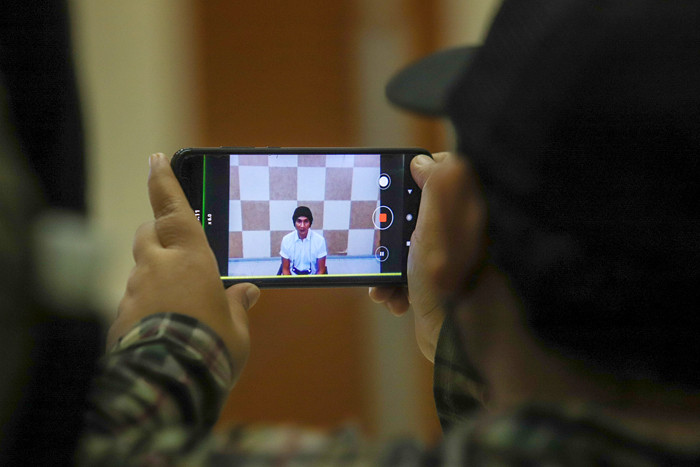 Musisi Erdian Aji Prihartanto alias Anji saat mengikuti sidang tuntutan yang digelar secara virtual di Pengadilan Negeri Jakarta Barat, Rabu (6/10/2021).