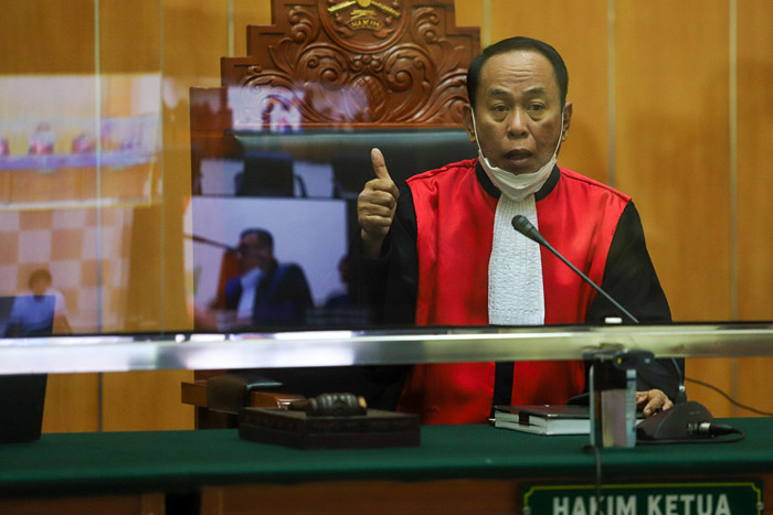 Musisi Erdian Aji Prihartanto alias Anji saat mengikuti sidang tuntutan yang digelar secara virtual di Pengadilan Negeri Jakarta Barat, Rabu (6/10/2021).