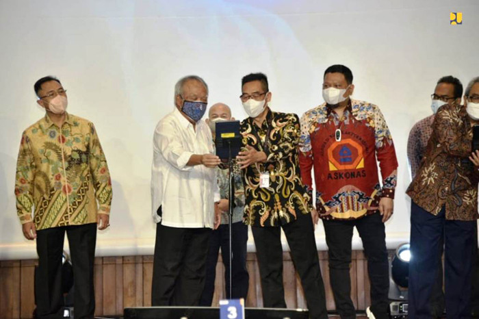 Menteri PUPR Basuki Hadimuljono meresmikan Operasionalisasi Lembaga Sertifikasi Badan Usaha melalui Online Single Submission di Jakarta, Selasa (5/10/2021).