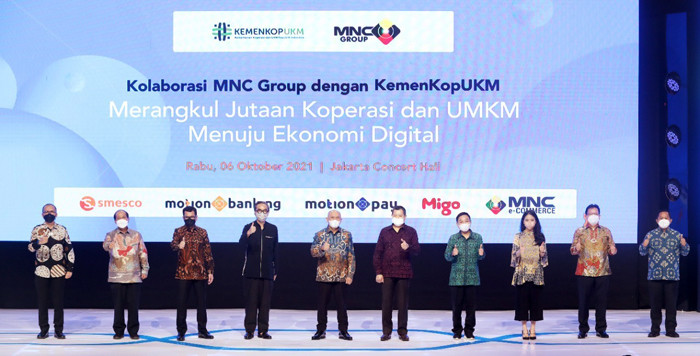 penandatanganan kolaborasi MNC Group dengan KemenkopUKM untuk merangkul jutaan koperasi dan umkm menuju ekonomi digital di Jakarta, Rabu (6/10/2021).