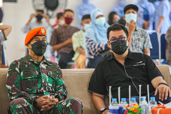 Anak-anak saat mengikuti khitanan massal yang digelar Wing 1 Paskhas di Aula Suparni Batalyon Komando 461 Pashkas, Halim Perdanakusuma, Kamis (7/10/2021).