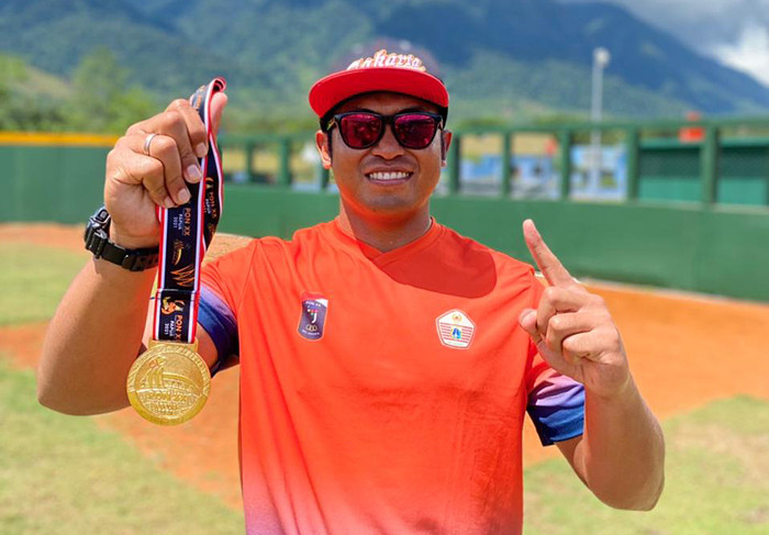 Aditya Aulia Rachman bersama kontingen DKI Jakarta lainnya, berhasil meraih medali emas dari cabang olahraga Baseball.
