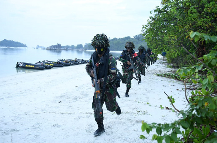 Prajurit Korps Marinir TNI AL berhasil menghancurkan instalasi radar musuh yang berada di Pantai Tanjung Kelayang Bangka Belitung.