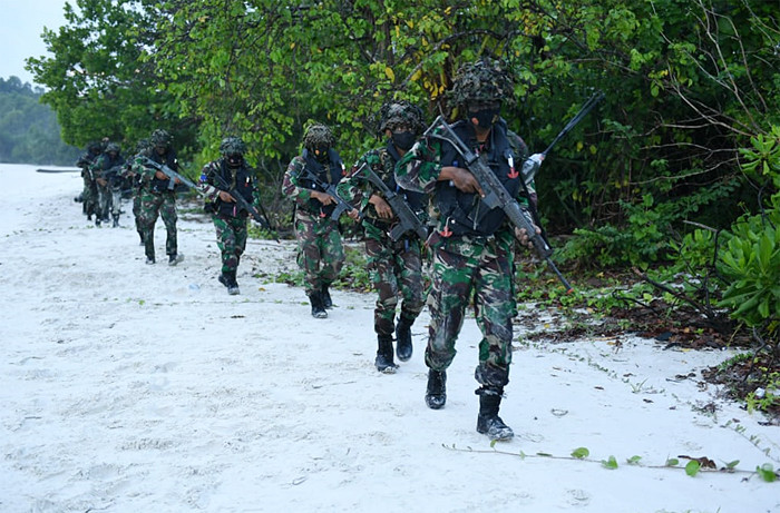 Prajurit Korps Marinir TNI AL berhasil menghancurkan instalasi radar musuh yang berada di Pantai Tanjung Kelayang Bangka Belitung.