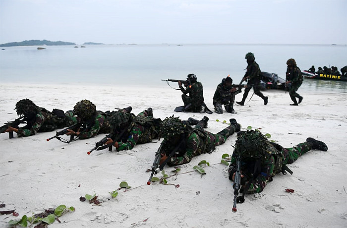 Prajurit Korps Marinir TNI AL berhasil menghancurkan instalasi radar musuh yang berada di Pantai Tanjung Kelayang Bangka Belitung.