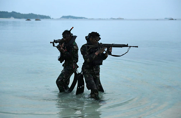 Prajurit Korps Marinir TNI AL berhasil menghancurkan instalasi radar musuh yang berada di Pantai Tanjung Kelayang Bangka Belitung.